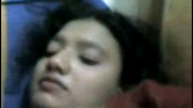Kualitas HD : Gadis berambut cokelat video bokep tube yang luar biasa panas sedang melucuti kamera Film porno gratis