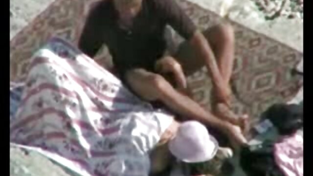 Kualitas HD : Stud di topeng badut aneh memiliki threesome tube8 bokep dengan dua anak ayam ramping Film porno gratis