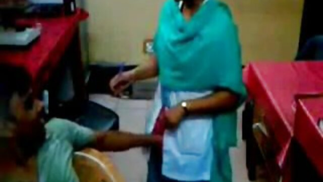 Kualitas HD : Penumpang berambut gagak seksi bokep xxx tube dijemput oleh pejantan yang digantung Film porno gratis